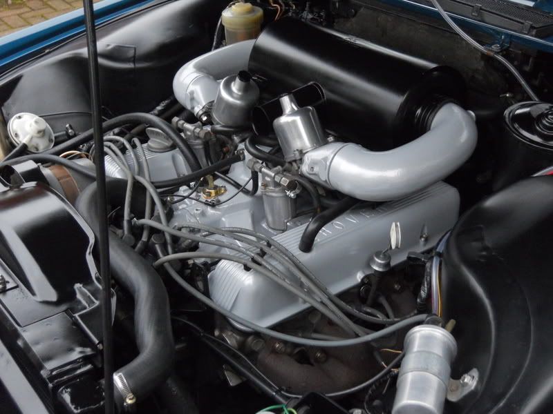 Rover P6 V8 engine bay
