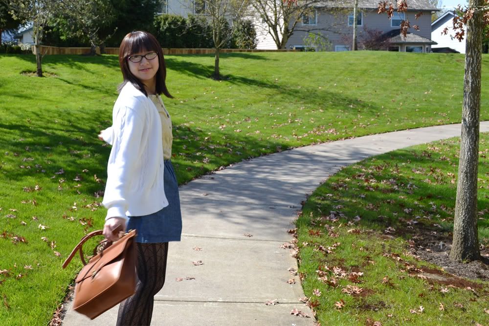 oversized tote bags for school. of an oversized tote bag