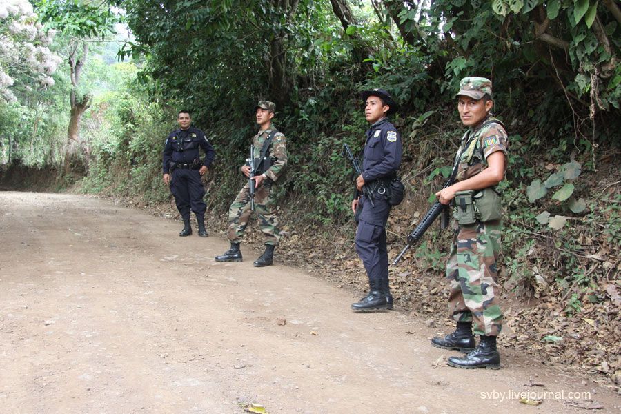 Люди в форме  (фото)