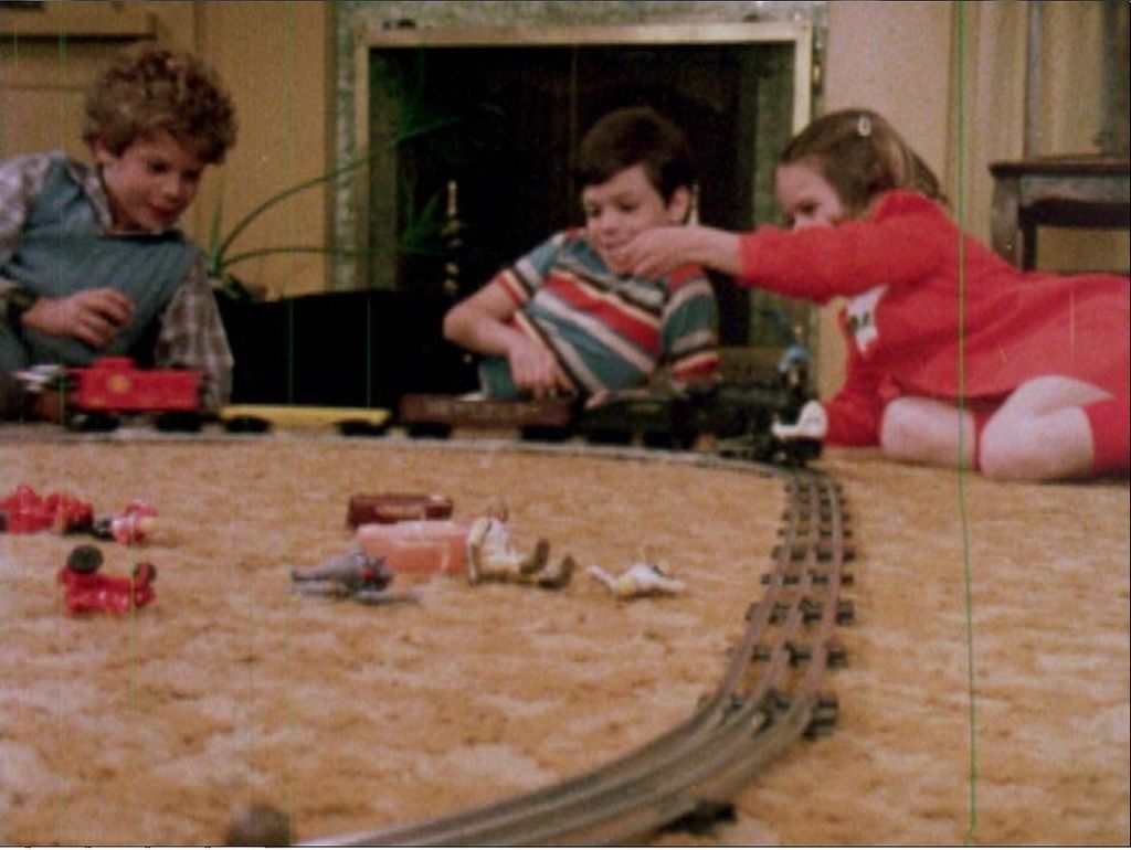  photo William_s Doll Lionel Cannonball train set - entire train shown running with half layout shown - _zpspvpnfvdm.jpg