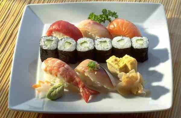 http://i1140.photobucket.com/albums/n579/Edgemont1/sushi.jpg