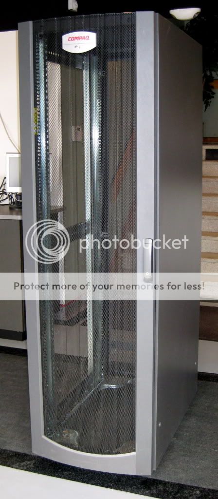 HP Proliant 42U Server Rack/Cabinet   Missing One Side Panel   P/N 