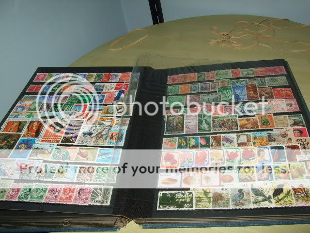 LARGE WORLD ACCUMULATION IN BOX 1000S OF STAMPS  