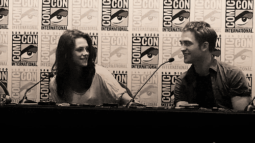 http://i1140.photobucket.com/albums/n580/drowninit1/gifs/RKcutehandgrabCC11.gif
